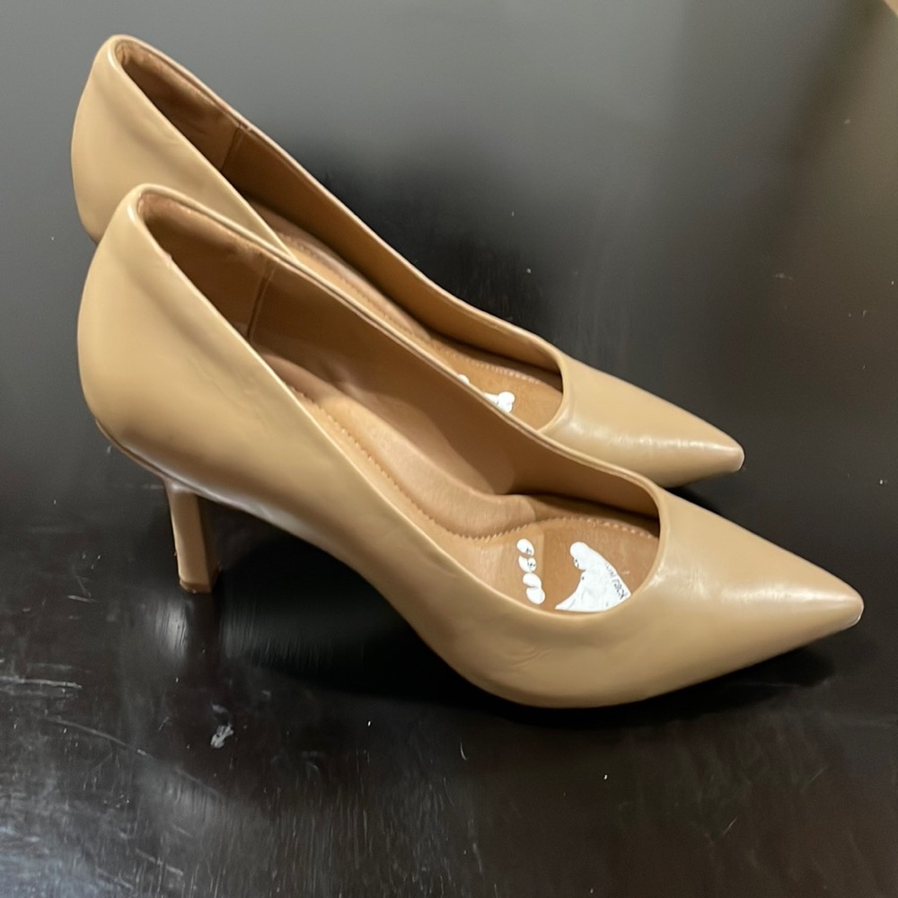 NWOT Nordstrom Rack Paige Leather Pump